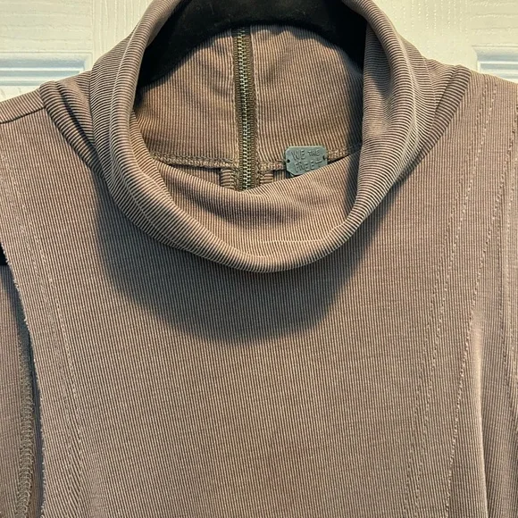 We The Free Taupe Ribbed Tunic Top - Picture 1 of 4